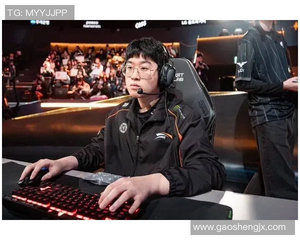 ZEUS兰博在野区遭遇险境GEN战队上野默契配合成功击杀敌方英雄